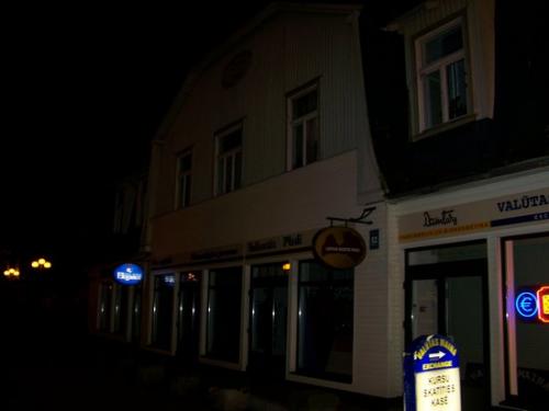 Jumalla bei Nacht (100_0993.JPG) wird geladen. Eindrucksvolle Fotos aus Lettland erwarten Sie.